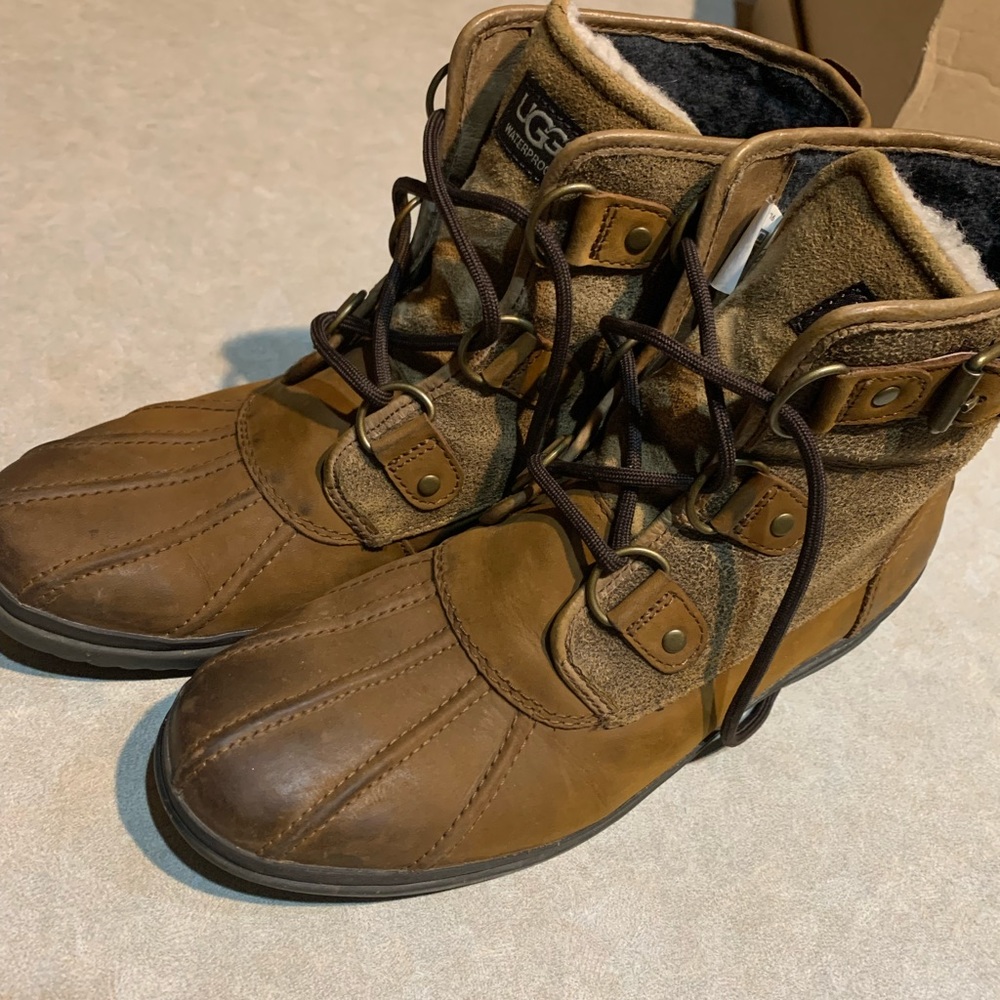 UGG Cecile duck boots - great condition w box